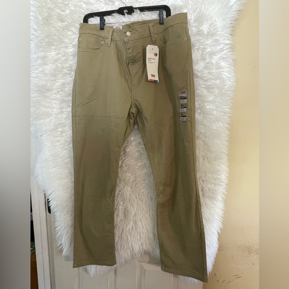 Levi's NWT Men’s 511 Slim Stretch All Seasons Tech Pants.
Size 40/30 - Picture 2 of 14